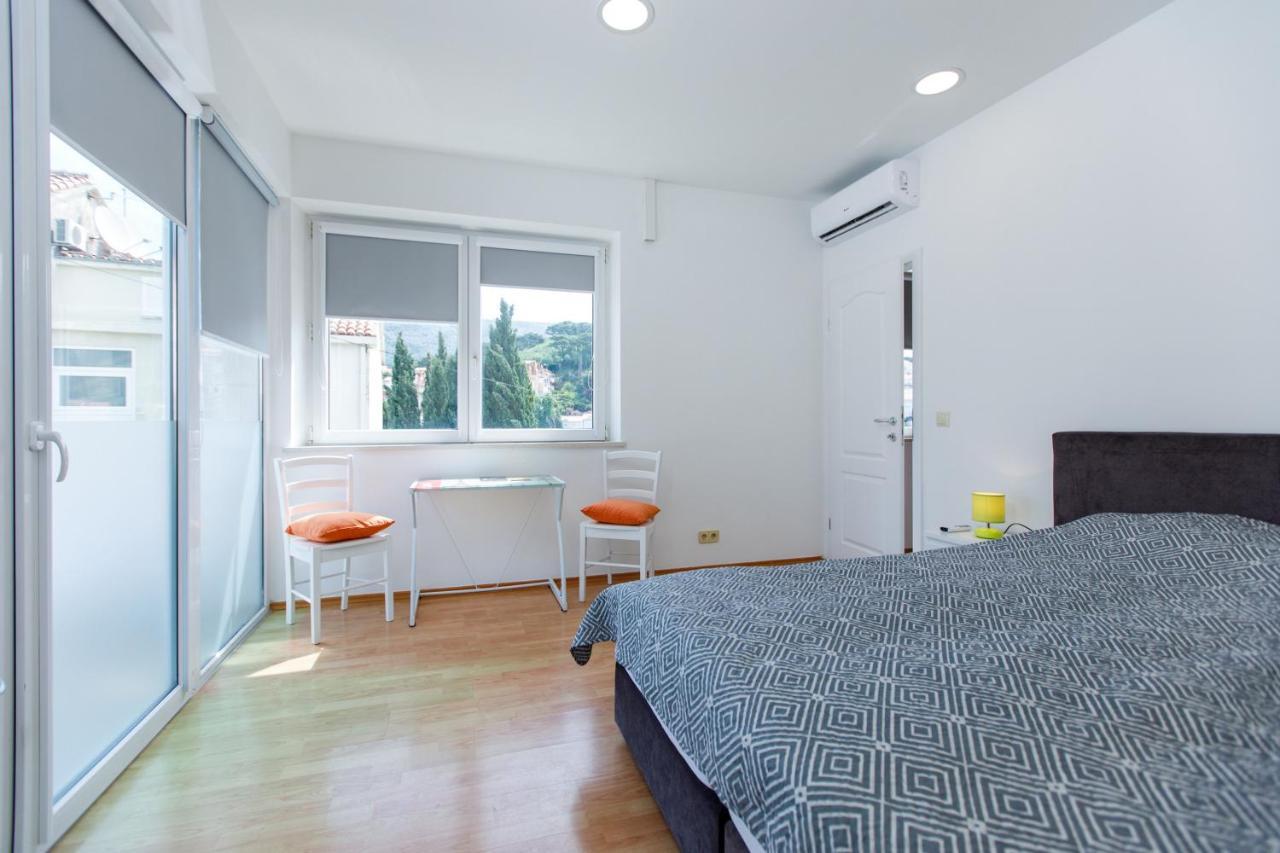 Apartments Midnight City Дубровник Екстериор снимка